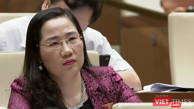 Đại biểu Nguyễn Thị Thủy - Đoàn ĐBQH tỉnh Bắc Kạn rất quan tâm phần trả lời chất vấn của Bộ trưởng Tô Lâm.