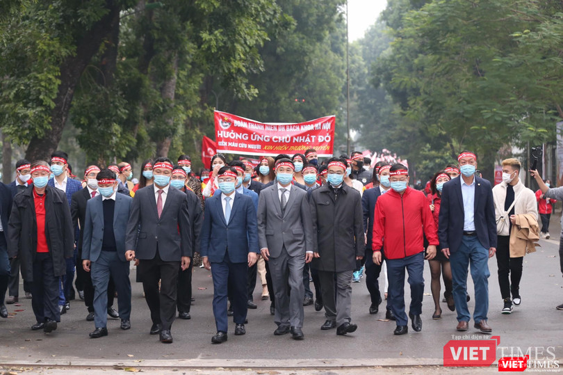 Lãnh đạo các bộ, ngành, cơ quan tham gia diễu hành ủng hộ ngày Chủ nhật Đỏ 2021