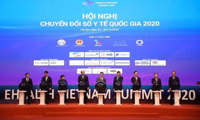 Phó Thủ tướng Vũ Đức Đam cùng các đại biểu bấm nút khai trương 3 nền tảng y tế thông minh Phó Thủ tướng Vũ Đức Đam cùng các đại biểu bấm nút khai trương 3 nền tảng y tế thông minh
