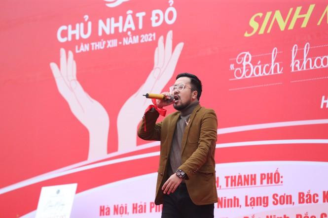 Rapper Rica làm nóng không khí lễ khai màn chương trình Chủ nhật Đỏ