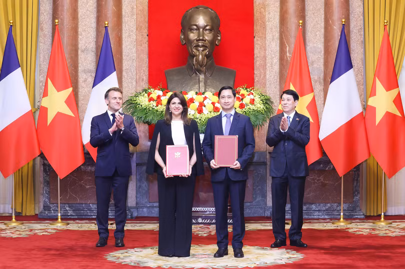 1 Văn kiện hợp tác VNVC - Sanofi - ảnh Lâm Khánh.png