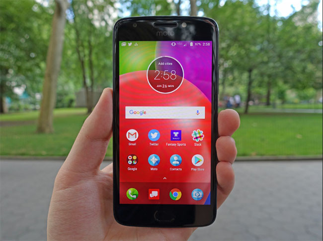 9 smartphone 2017 “vừa túi tiền” của bạn ảnh 3