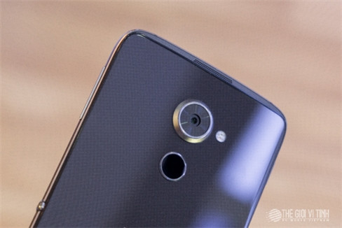 Cận cảnh smartphone BlackBerry DTEK60