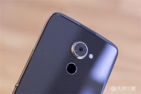 Cận cảnh smartphone BlackBerry DTEK60