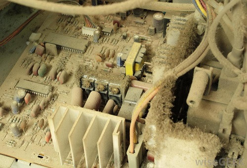 Bụi bẩn thường làm các thiết bị điện tử không thoát nhiệt được.