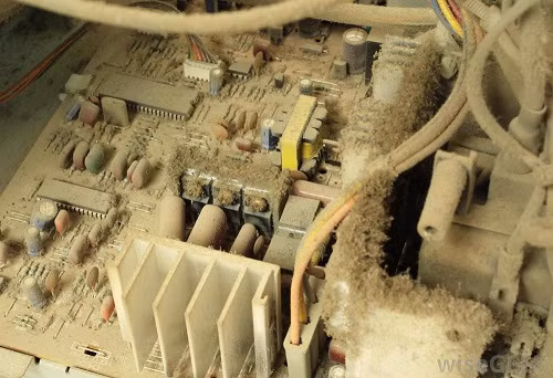 Bụi bẩn thường làm các thiết bị điện tử không thoát nhiệt được. Bụi bẩn thường làm các thiết bị điện tử không thoát nhiệt được.