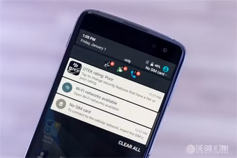 Cận cảnh BlackBerry DTEK60.