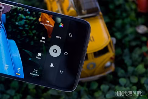 Cận cảnh BlackBerry DTEK60.