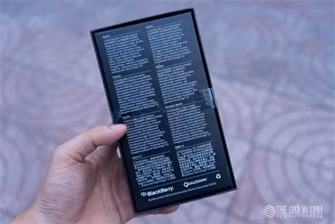 Cận cảnh smartphone BlackBerry DTEK60