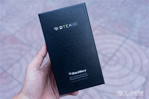 Cận cảnh smartphone BlackBerry DTEK60