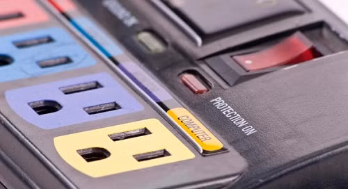 Bạn nên trang bị ổ cắm có chức năng bảo vệ chống lại tình trạng đột biến điện. Bạn nên trang bị ổ cắm có chức năng bảo vệ chống lại tình trạng đột biến điện.