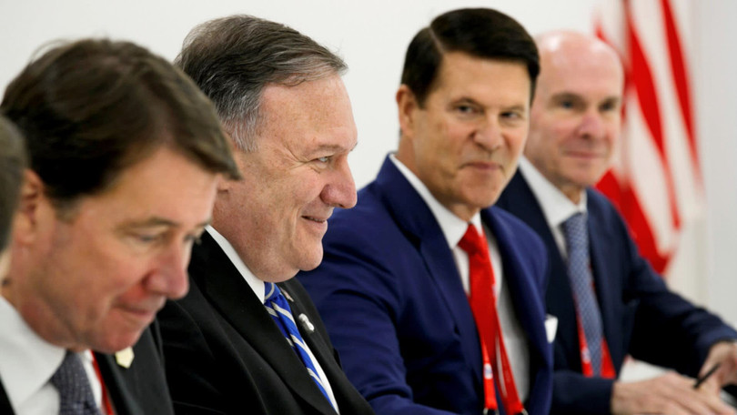 Ông Keith Krach (thứ hai từ phải sang) đóng một vai trò quan trọng trong các nỗ lực của Hoa Kỳ nhằm tăng cường an ninh kinh tế và độc lập với Trung Quốc. (Ảnh: Nikkei Asian Review)