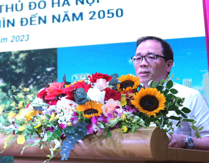 GS.TS. Tạ Thành Văn - Bí thư Đảng uỷ, Chủ tịch Hội đồng trường Trường Đại học Y Hà Nội - phát biểu tham luận "Quy hoạch mạng lưới y tế Thủ đô Hà Nội thời kỳ 2021-2030, tầm nhìn đến năm 2050" (ảnh: Thanh Tú)