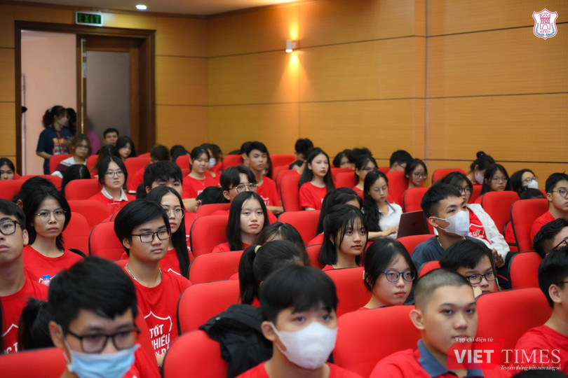 VT_ Tan sinh viên.jpg