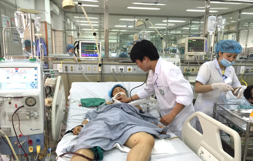 Chăm sóc bệnh nhân ở Khoa Hồi sức tích cực Bệnh viện Bạch Mai 