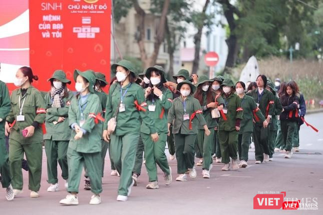 Các sinh viên trong quân đội tham gia Chủ nhật Đỏ Các sinh viên trong quân đội tham gia Chủ nhật Đỏ