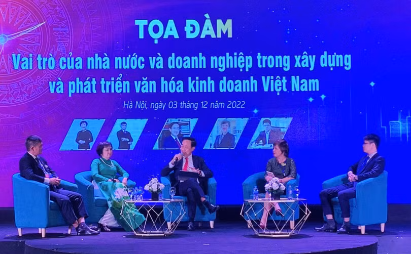 Tại Diễn đàn đã diễn ra toạ đàm "Vai trò của nhà nước và doanh nghiệp trong xây dựng và phát triển văn hoá kinh doanh Việt Nam" Tại Diễn đàn đã diễn ra toạ đàm "Vai trò của nhà nước và doanh nghiệp trong xây dựng và phát triển văn hoá kinh doanh Việt Nam"