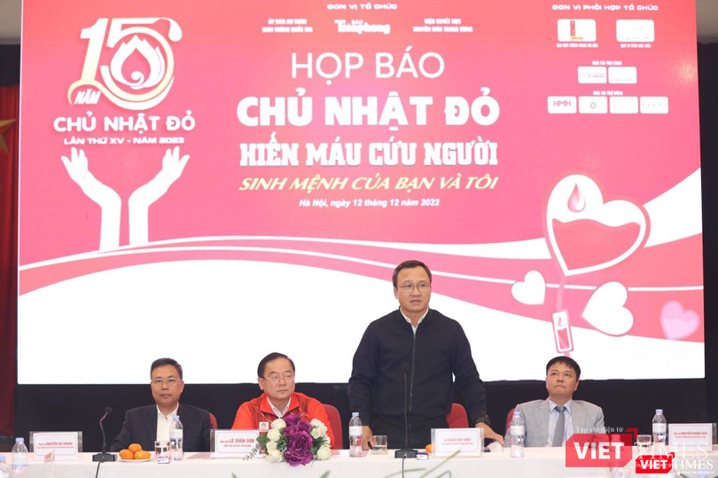 Ông Khuất Việt Hùng - Phó Chủ tịch chuyên trách Ủy ban An toàn Giao thông Quốc gia - cam kết đồng hành với “Chủ nhật Đỏ”