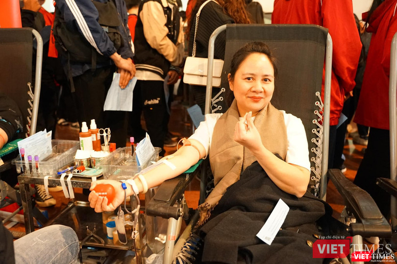 Nhiều người dân đã đến tình nguyện hiến máu tại buổi lễ khai mạc Chủ nhật Đỏ 2023 Nhiều người dân đã đến tình nguyện hiến máu tại buổi lễ khai mạc Chủ nhật Đỏ 2023