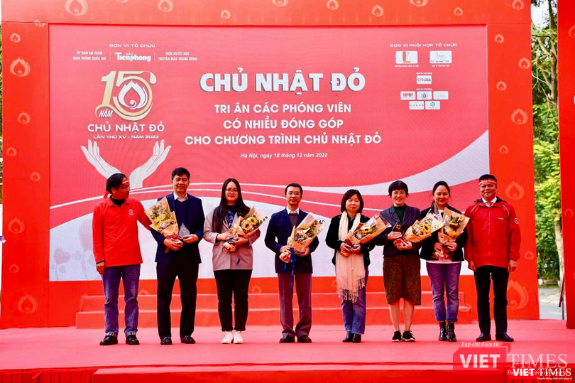 Tri ân các nhà báo có nhiều đóng góp cho hành trình 15 năm qua của Chủ nhật Đỏ Tri ân các nhà báo có nhiều đóng góp cho hành trình 15 năm qua của Chủ nhật Đỏ