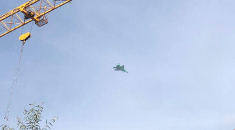 Ảnh chụp chiếc J-31 phiên bản Hải quân đang bay thử nghiệm (Ảnh: Dwnews).