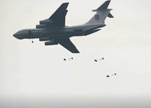 Quân đội Ukraine diễn tập đổ bộ đường không ở gần Kiev hôm 22/11 (Ảnh: Đông Phương). Quân đội Ukraine diễn tập đổ bộ đường không ở gần Kiev hôm 22/11 (Ảnh: Đông Phương).