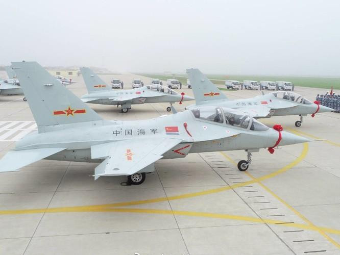 Máy bay huấn luyện cao cấp L-15 của Không quân Trung Quốc lắp động cơ AI-222-25F do Motor Sich cung cấp (Ảnh: Dwnews).