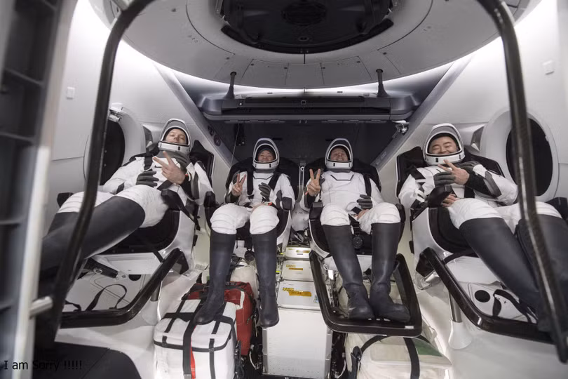 Các phi hành gia trên Trạm Vũ trụ Quốc tế ISS của Mỹ trên quỹ đạo cách Trái Đất 400km (Ảnh: AP).