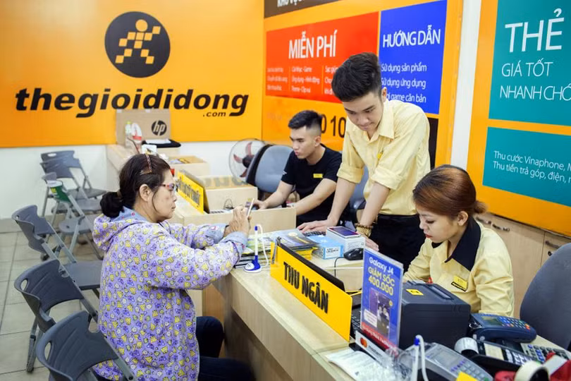 Điện thoại Việt vẫn đang long đong tìm một chỗ đứng ngay tại chính thị trường quê nhà. Ảnh: Forbes