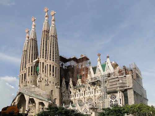 Thành công trong việc ứng dụng giải pháp tiểu TTDL tại thánh điện Sagrada Familia đã khẳng định lợi thế chuyên môn và kinh nghiệm của Schneider Electric