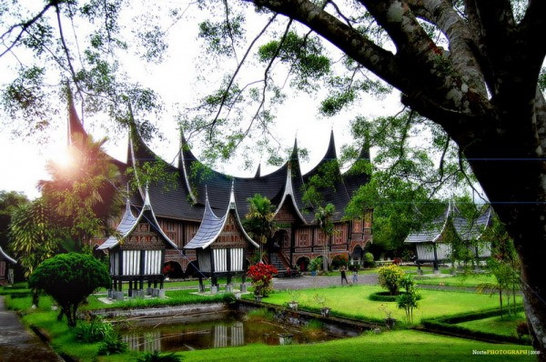 “Đưa nhau đi trốn” với những ngôi làng đẹp như cõi thần tiên ảnh 7