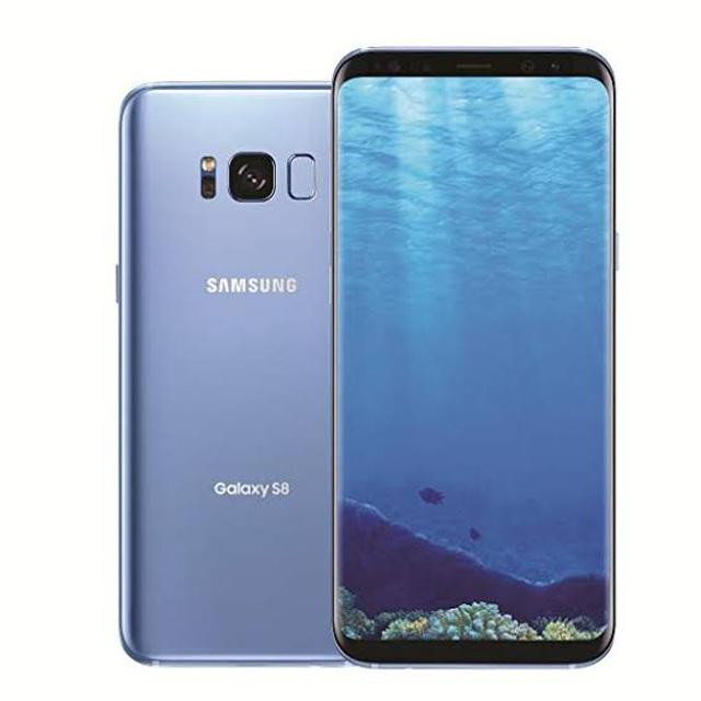 Nhiều nguồn tin cho rằng Bill Gates sử dụng một chiếc Samsung Galaxy S8 phiên bản đặc biệt, tích hợp sẵn các ứng dụng quan trọng của Microsoft.