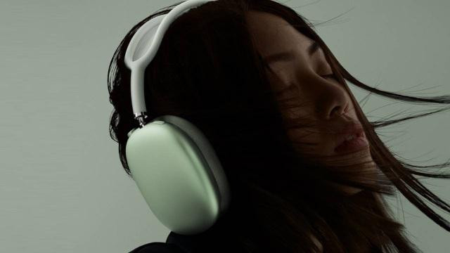 AirPods Max có giá 549 USD, cao hơn nhiều so với các đối thủ cạnh tranh.