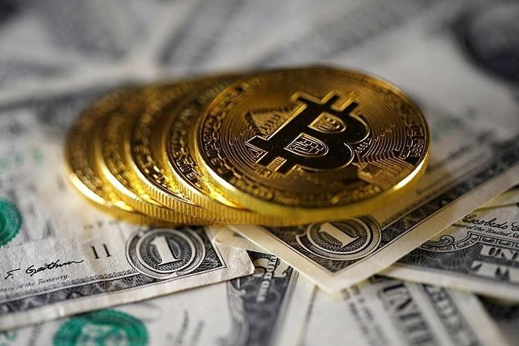 Bitcoin có thể gặp khó khi các cơ quan quản lý vào cuộc. Ảnh: Reuters.