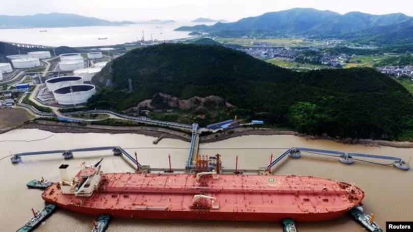 Việc Trung Quốc tiếp tục nhập khẩu dầu thô Iran bất chấp lệnh cấm của Mỹ có thể sẽ gây ảnh hưởng đến cuộc gặp gỡ giữa ông Donald Trump và ông Tập Cận Bình 