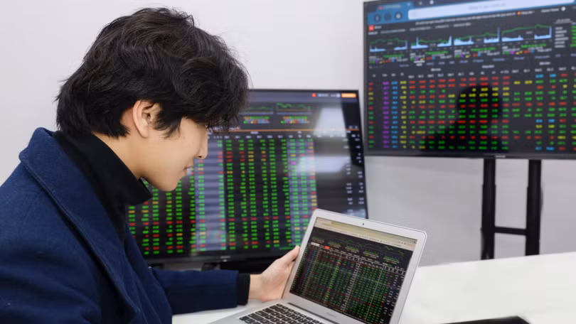 Nhà đầu tư chứng khoán cần chiến lược giao dịch thế nào trước tin thuế quan? 