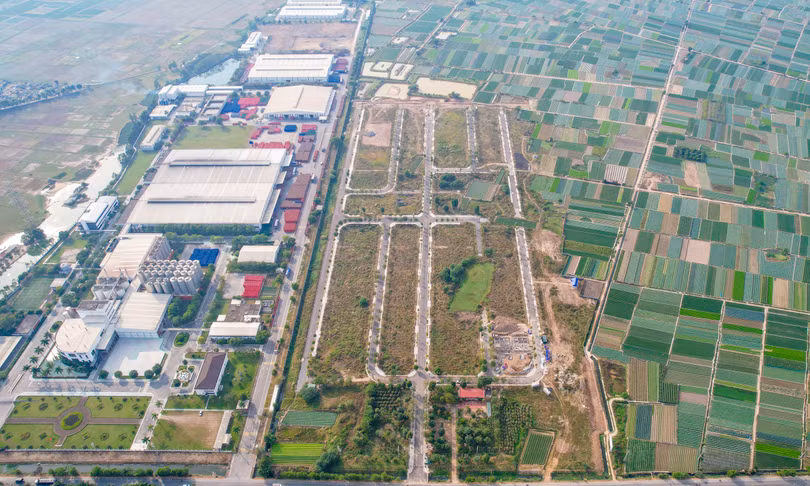 Bộ Tài chính đề xuất chuyển từ đất nông nghiệp sang đất ở chỉ phải nộp 30%. Ảnh: Bình An 