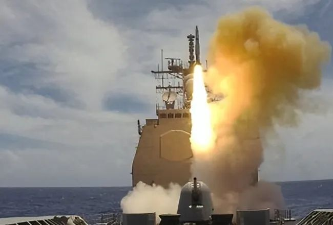 Tau My phong ten lua vao Houthi.png