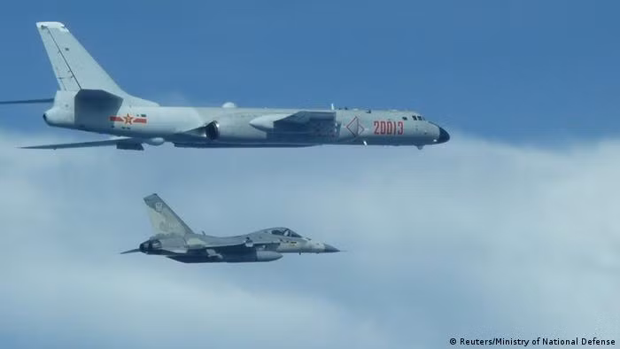 Máy bay quân sự Trung Quốc liên tục bay vào vùng nhận dạng phòng không Đài Loan (Ảnh: Deutsche Welle).