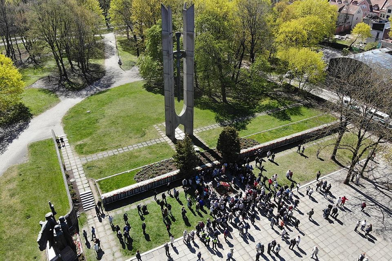 Quần thể tượng đài sẽ bị đập bỏ (Ảnh: Guancha).