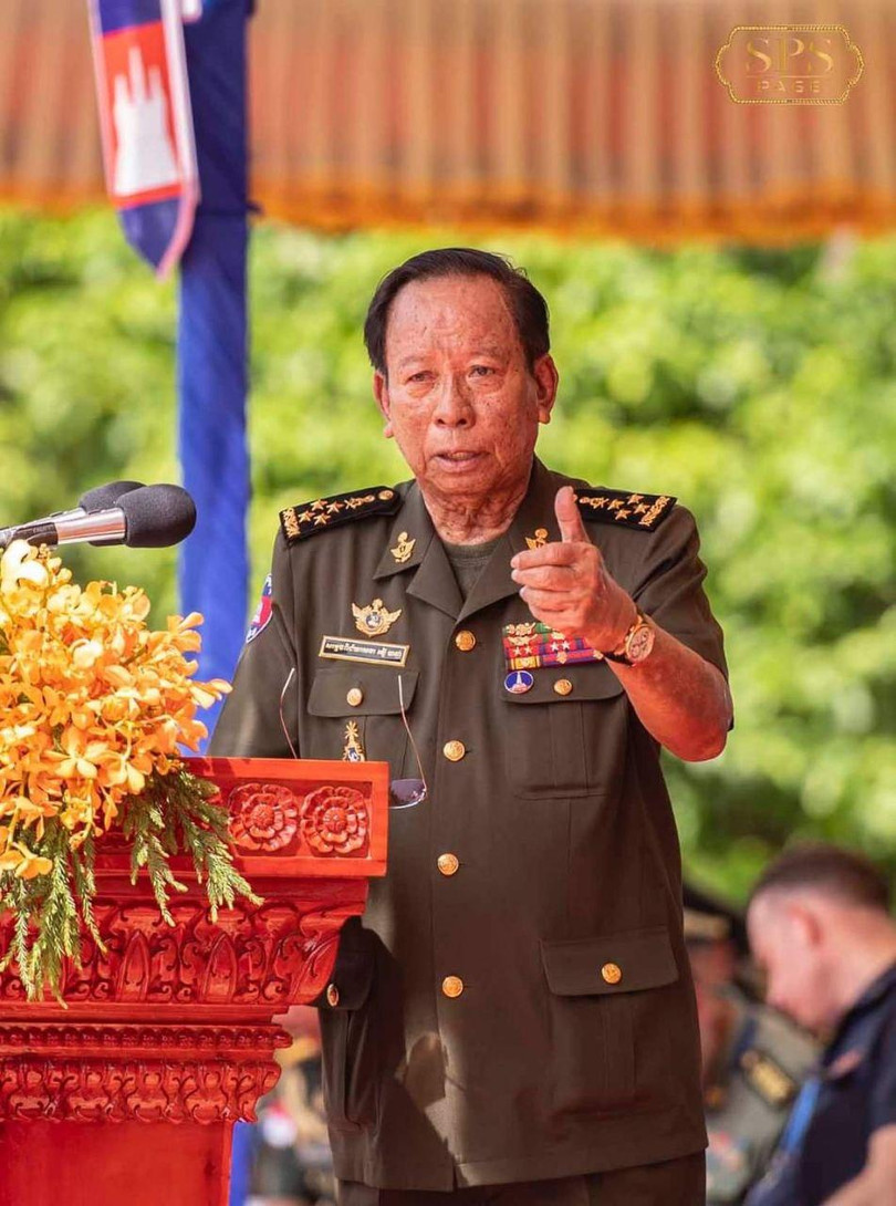 Phó Thủ tướng kiêm Bộ trưởng Quốc phòng Campuchia Tea Banh phát biểu. Phó Thủ tướng kiêm Bộ trưởng Quốc phòng Campuchia Tea Banh phát biểu.