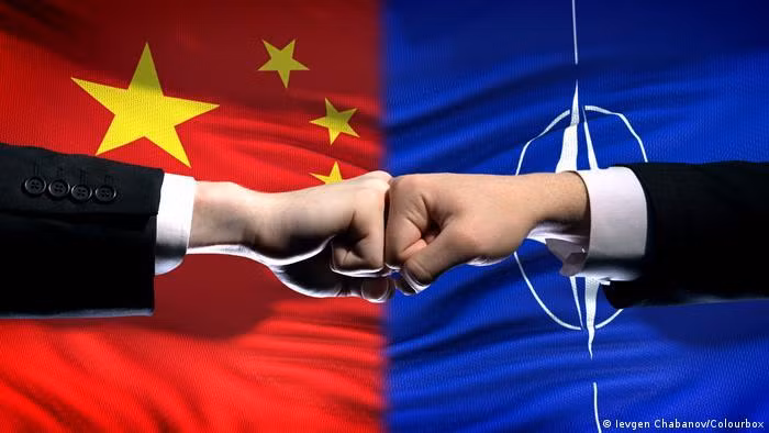 Với việc NATO coi Trung Quốc là "thách thức mang tính hệ thống", quan hệ hai bên sẽ trở nên đối đầu (Ảnh: Deutsche Welle).