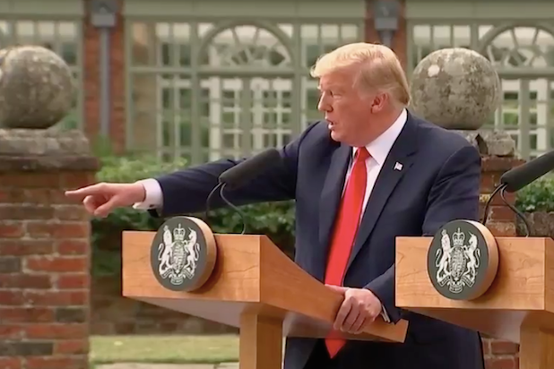 Tổng thống Trump tại buổi họp với chung với Thủ tướng Anh Theresa May. Nguồn ảnh: www.thewrap.com