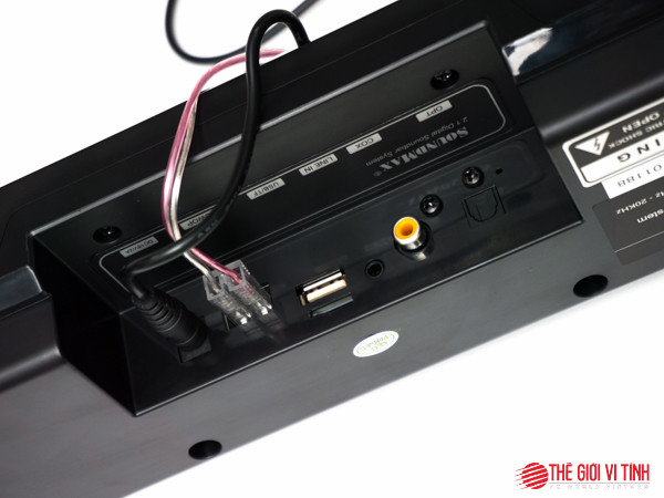 Soundmax Soundbar SB-217 hỗ trợ từ ngõ vào 3,5mm, ngõ bông sen, cho đến ngõ quang, USB, khe cắm thẻ microSD và cả nguồn phát nhạc không dây Bluetooth.