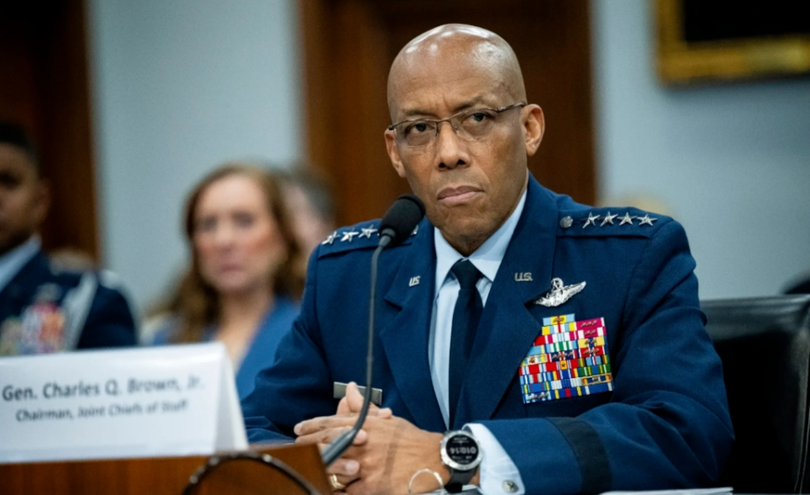 Tuong Charles Brown.png