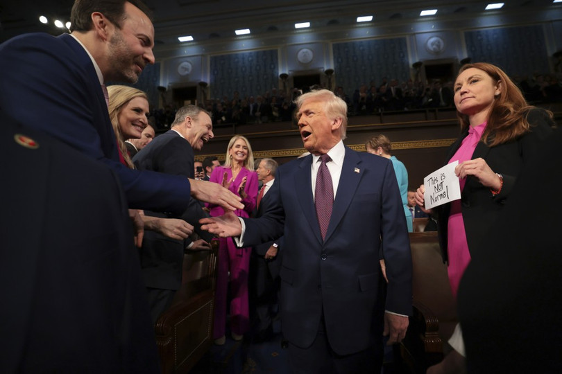 Trump bi gio bien.jpg