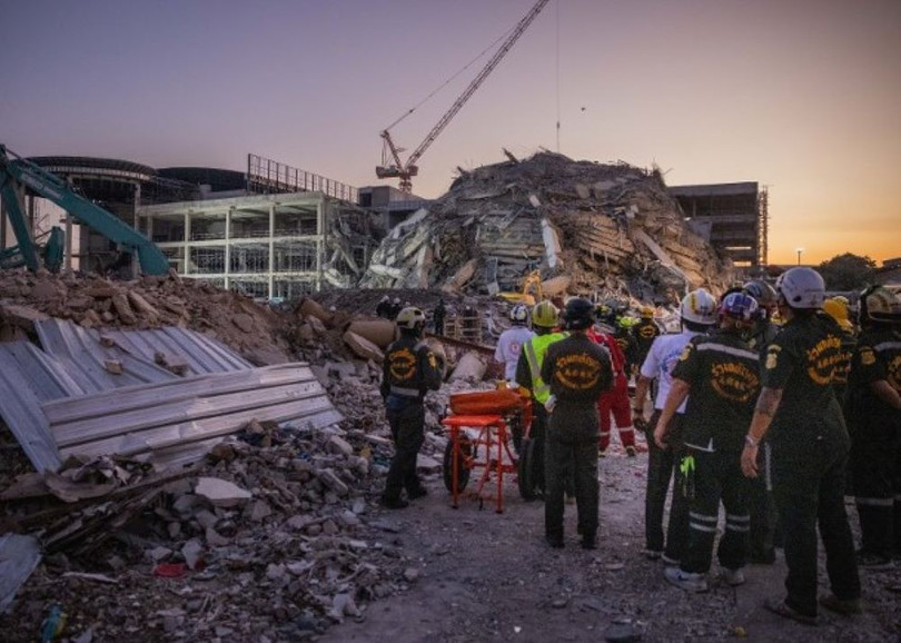 Hiện trường Tòa nhà Văn phòng Kiểm toán ở Bangkok bị sập. Ảnh: Getty.