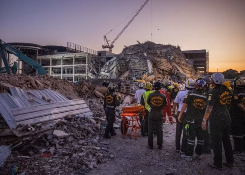 Hiện trường Tòa nhà Văn phòng Kiểm toán ở Bangkok bị sập. Ảnh: Getty.