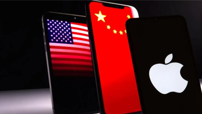 Sự sụt giảm trong xuất khẩu điện thoại thông minh của Trung Quốc sang Mỹ nhấn mạnh mức thuế quan của Trump đang kìm hãm dòng chảy hàng hóa giá trị cao giữa hai nước. Ảnh: Shutterstock.