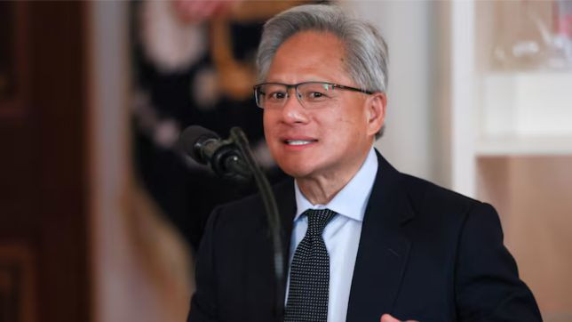 Tổng giám đốc điều hành NVIDIA Jensen Huang tham dự sự kiện 'Đầu tư vào nước Mỹ' do Tổng thống Mỹ Donald Trump tổ chức tại Washington. ẢNh: Reuters.